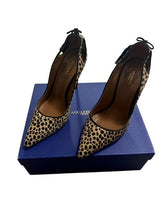 Cargar imagen en el visor de la galería, AQUAZZURA FOREVER MARILYN CHEETAH PRINT HEELS (SZ 40)
