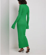 Cargar imagen en el visor de la galería, NA-KD Green Rib Knitted Trumpet Sleeve Dress (SZ L)
