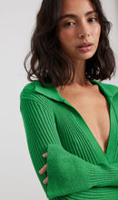 Cargar imagen en el visor de la galería, NA-KD Green Rib Knitted Trumpet Sleeve Dress (SZ L)
