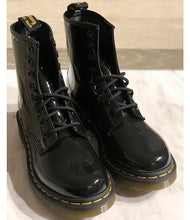 Load image into Gallery viewer, GIRLS&#39; DR. MARTENS PATENT LAMPER BOOTS (SZ 5)
