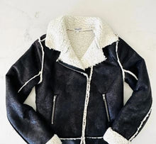 Load image into Gallery viewer, SPLENDED GIRLS&#39; FAUX SHEARLING MOTO JACKET (SZ 12)
